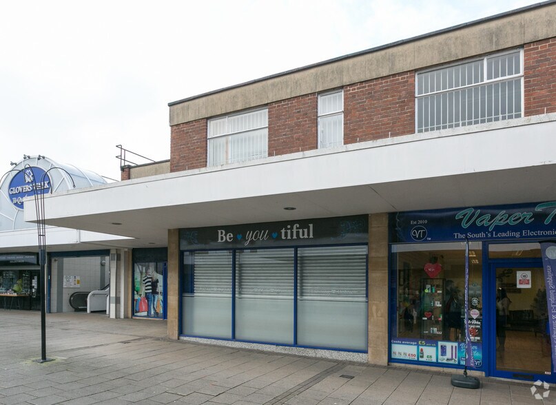 9 Glovers Walk, Yeovil for sale - Primary Photo - Image 1 of 1