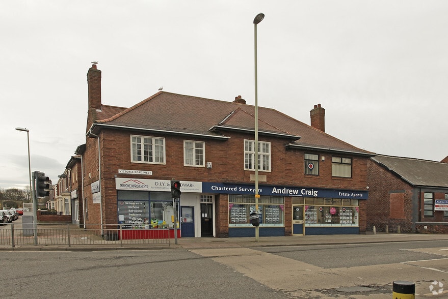 1-9 Victoria Rd W, Hebburn to rent - Building Photo - Image 2 of 3