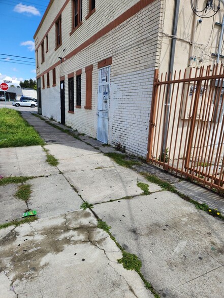 2822 W Slauson Ave, Los Angeles, CA for rent - Building Photo - Image 2 of 6