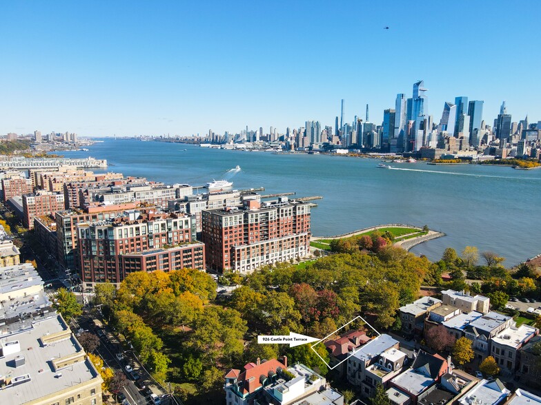 926 Castle Point Ter, Hoboken, NJ for sale - Primary Photo - Image 1 of 1