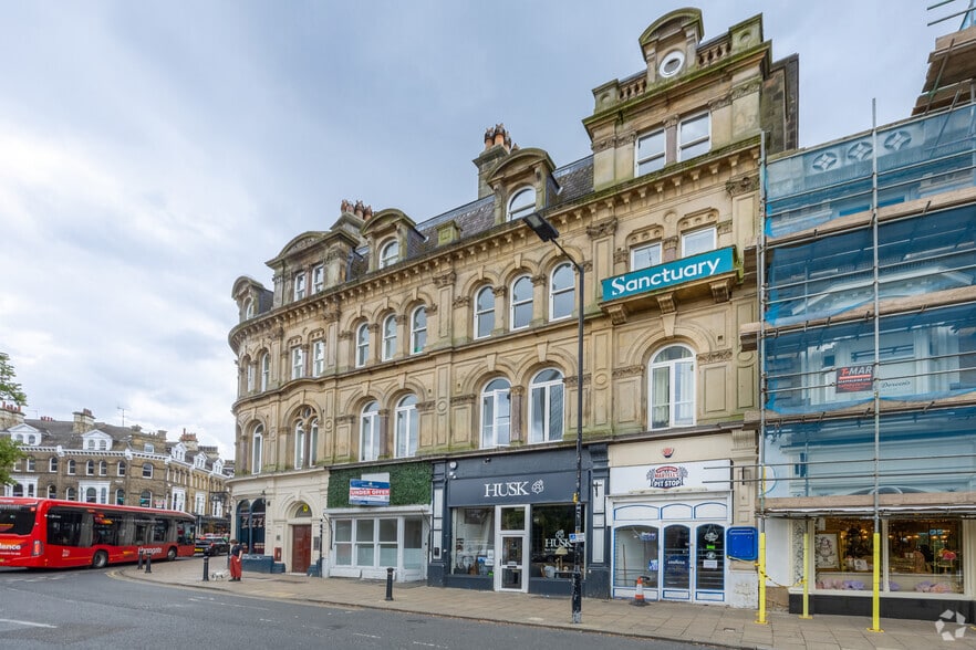 1-7 Station Sq, Harrogate to rent - Building Photo - Image 3 of 3