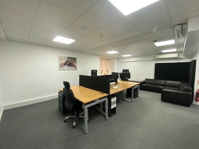 1 Electric Whar, Coventry to rent - Interior Photo - Image 3 of 16