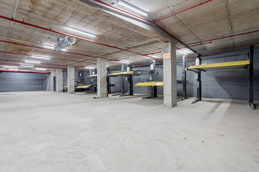 150-23 Barclay Ave, Flushing, NY to rent - Interior Photo - Image 3 of 3