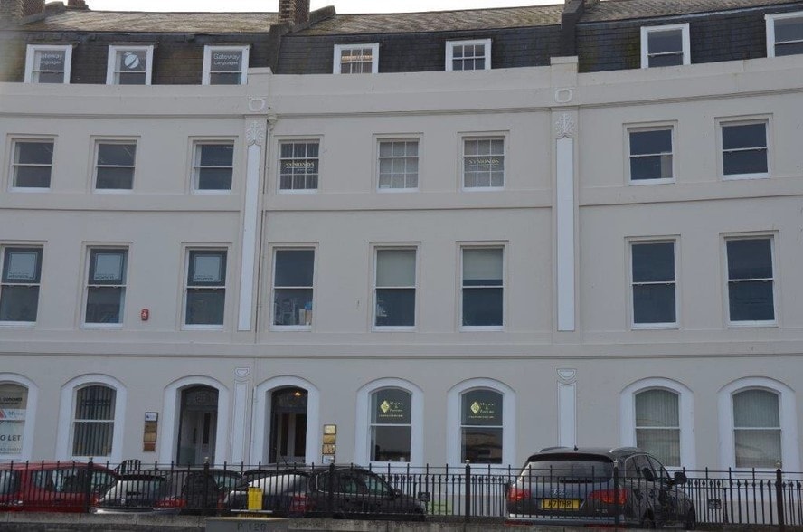 4 The Crescent, Plymouth to rent - Building Photo - Image 3 of 3