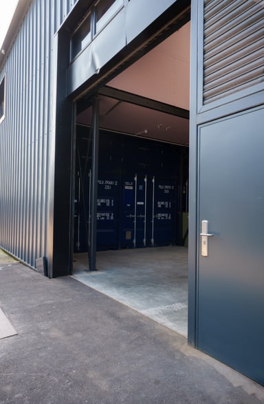 Courtlands Rd, Eastbourne to rent - Building Photo - Image 3 of 9