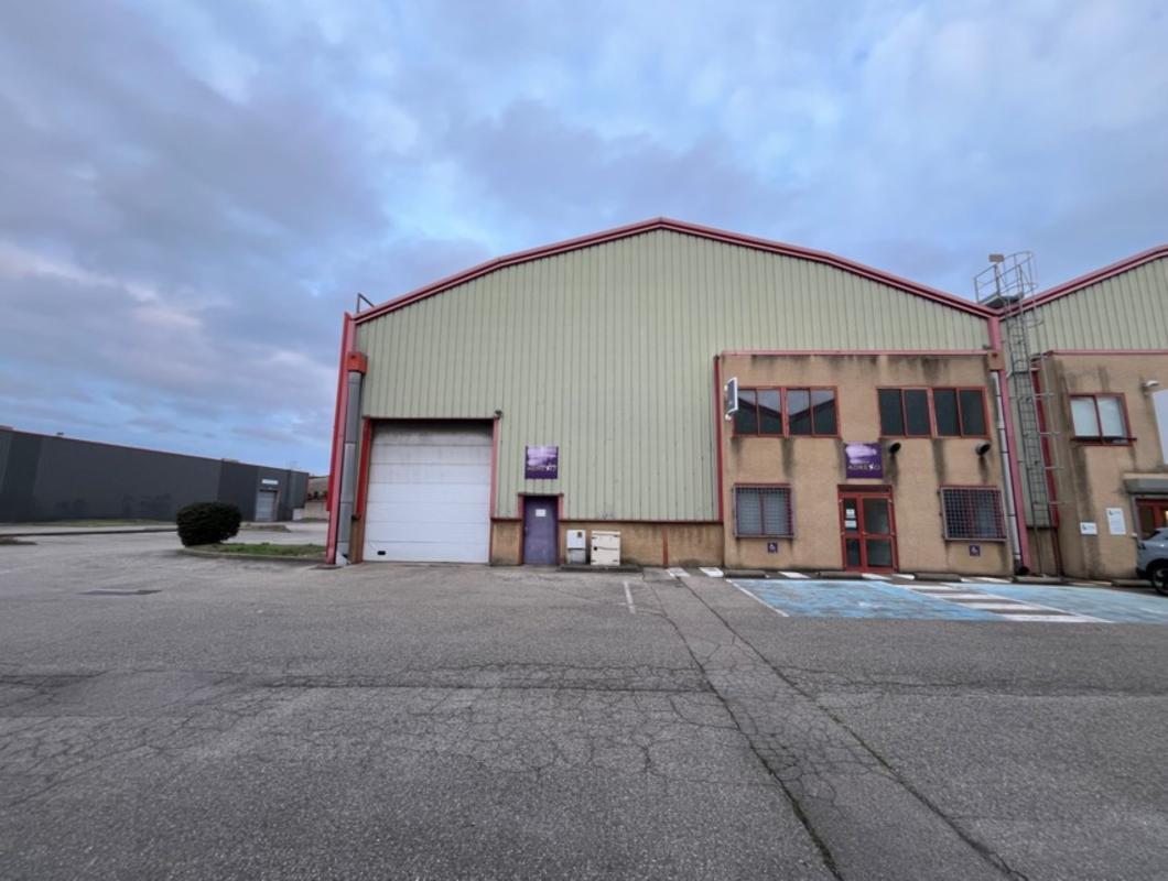 Light Industrial in Vénissieux to rent Building Photo- Image 1 of 11