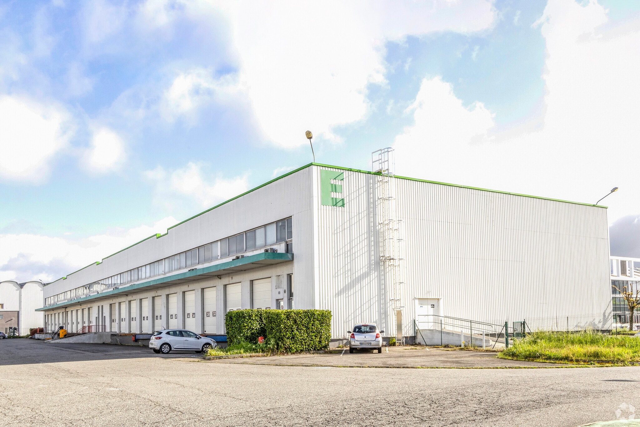 Industrial in Toulouse to rent Primary Photo- Image 1 of 3