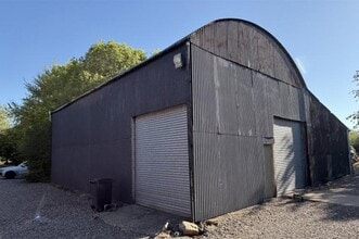 Thame Rd, Aylesbury to rent Building Photo- Image 1 of 2