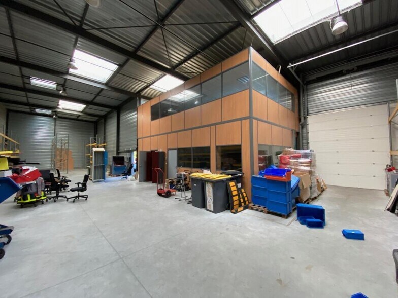 Light Industrial in Chaponost for sale - Interior Photo - Image 2 of 7