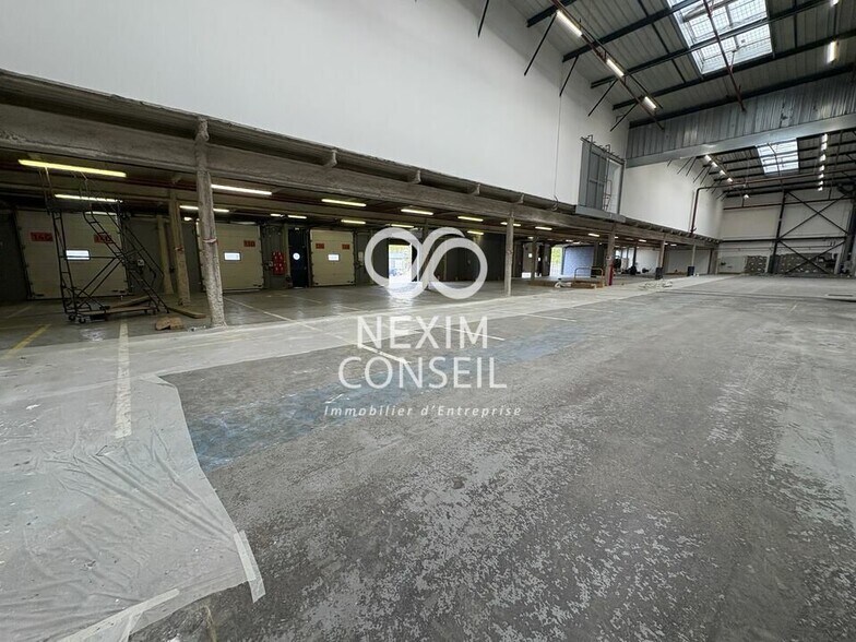 Industrial in Gennevilliers to rent - Building Photo - Image 2 of 12