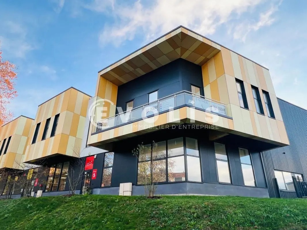 Light Industrial in Noisy-le-Sec to rent Building Photo- Image 1 of 6