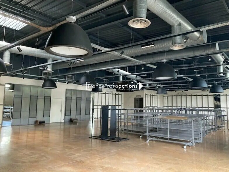 Retail in Auch to rent - Interior Photo - Image 2 of 4