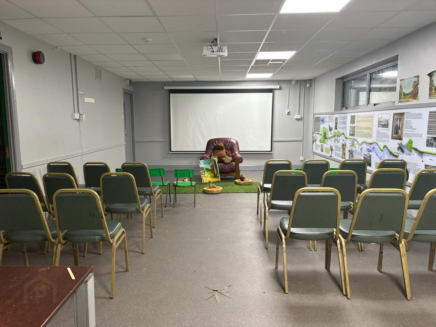 163 Stewartstown Rd, Belfast to rent Interior Photo- Image 1 of 1