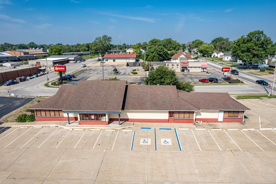 650 W Jackson St, Mexico, MO for rent - Building Photo - Image 1 of 16