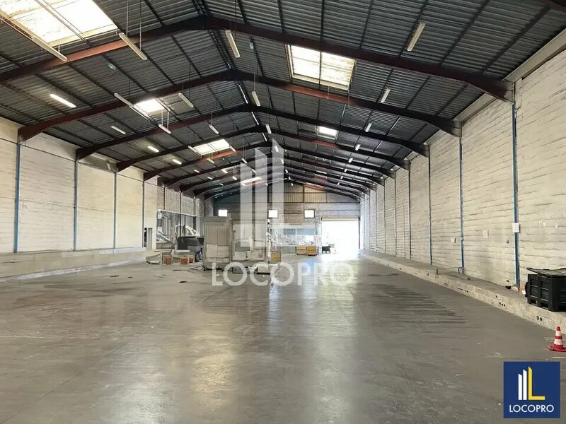 Light Industrial in Marseille to rent Interior Photo- Image 1 of 4