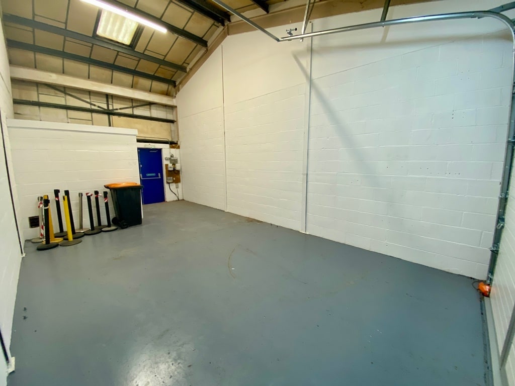 Acacia Clos, Leighton Buzzard to rent Interior Photo- Image 1 of 2
