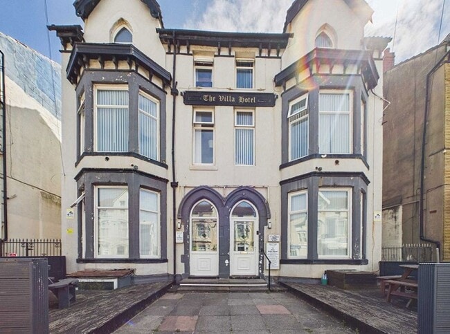 More details for 9-11 Withnell Rd, Blackpool - Hospitality for Sale