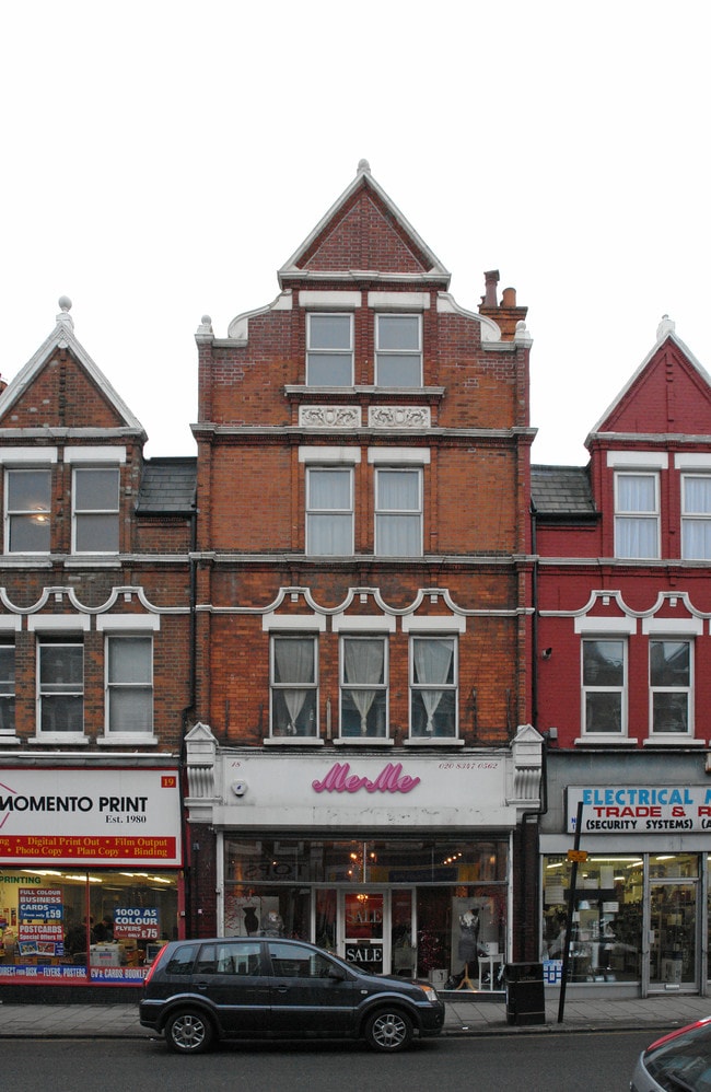 More details for 18 Broadway Para, London - Retail to Rent
