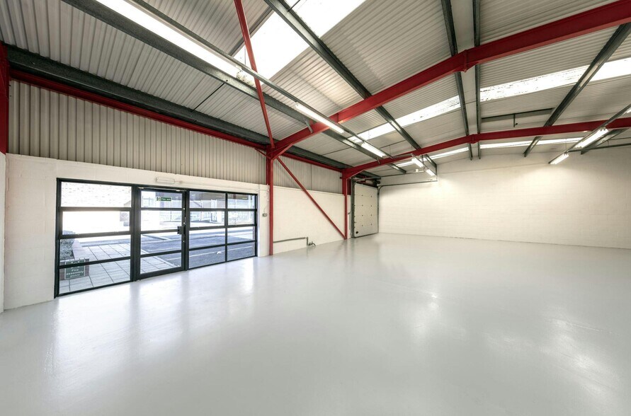 263-266 Argyll Ave, Slough to rent - Building Photo - Image 2 of 3