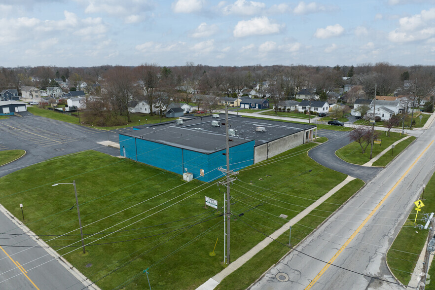 300 E Poe Rd, Bowling Green, OH for rent - Building Photo - Image 1 of 5