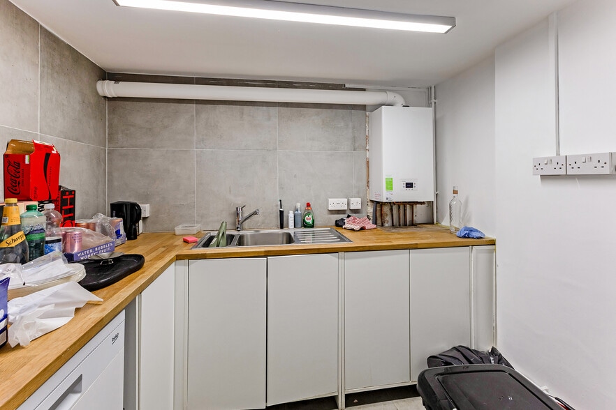 340 Old York Rd, London to rent - Building Photo - Image 3 of 24