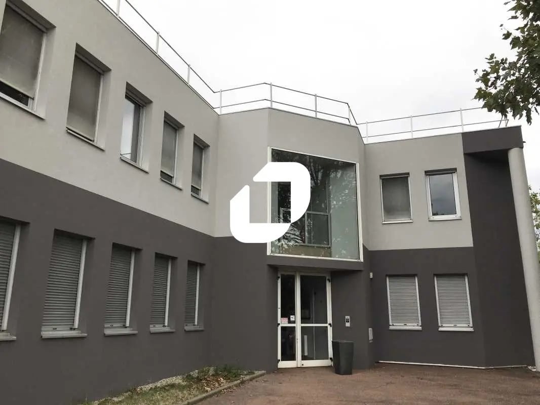 Office in Bron to rent Building Photo- Image 1 of 7