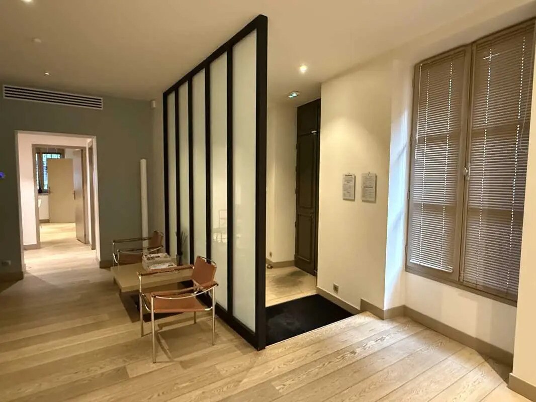 Office in Bordeaux for sale Interior Photo- Image 1 of 4