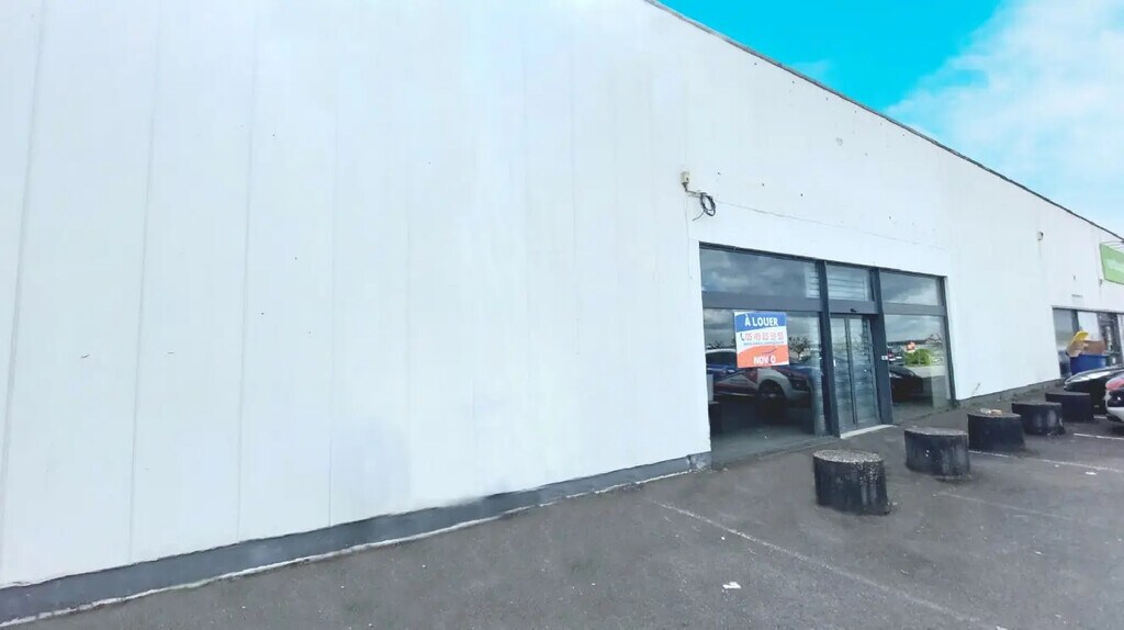 Location Commerce 839 m² - Photo 1