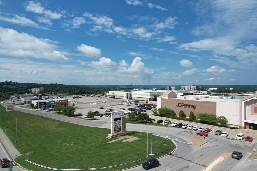 100 Beaver Valley Mall Blvd, Monaca, PA for rent - Building Photo - Image 3 of 8