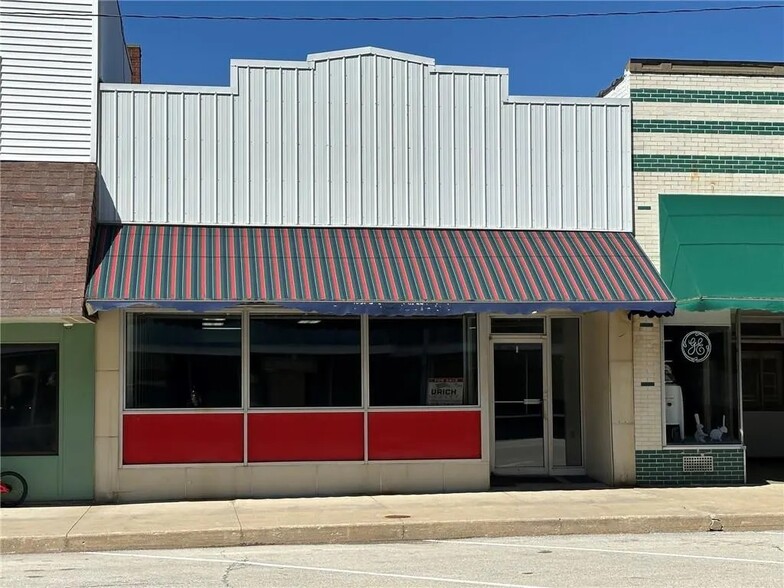 222 E Main St, Hoopeston, IL for sale - Building Photo - Image 1 of 1