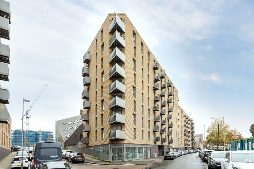 84 Abbey Rd, Barking for rent - Building Photo - Image 3 of 4