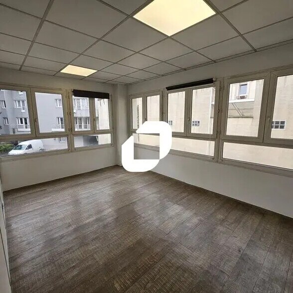 Office in Saint-Ouen-sur-Seine to rent - Interior Photo - Image 3 of 7