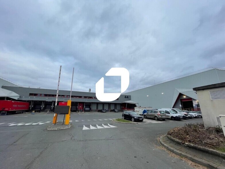 Industrial in Gennevilliers to rent - Building Photo - Image 3 of 8