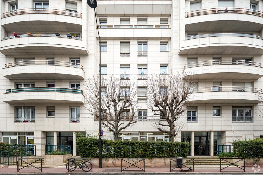 Rue Rivay, Levallois-Perret for sale - Building Photo - Image 1 of 6