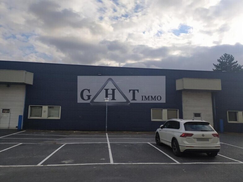 Industrial in Chelles to rent - Building Photo - Image 2 of 3