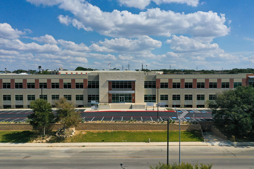 5818 Farinon Dr, San Antonio, TX for rent - Building Photo - Image 3 of 39