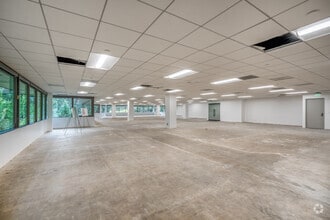 15325 SE 30th Pl, Bellevue, WA to rent Interior Photo- Image 2 of 2