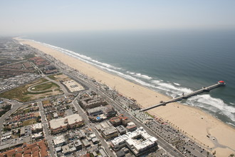 300 Pacific Coast Hwy, Huntington Beach, CA - aerial  map view