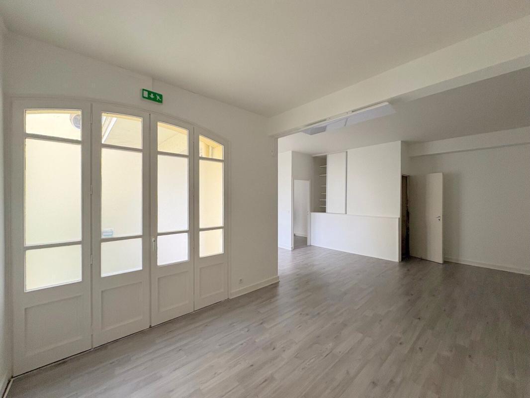 Office in Saint-Germain-en-Laye to rent Interior Photo- Image 1 of 5