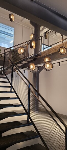 45 Ch Bates, Outremont, QC to rent - Interior Photo - Image 3 of 12