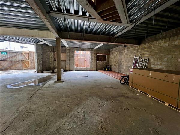 8-10 Church St N, Slough to rent - Interior Photo - Image 3 of 3