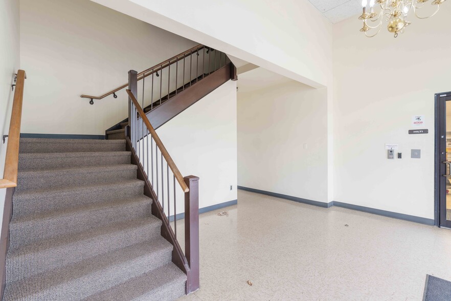 2800 Gallows Rd, Vienna, VA for rent - Lobby - Image 3 of 11