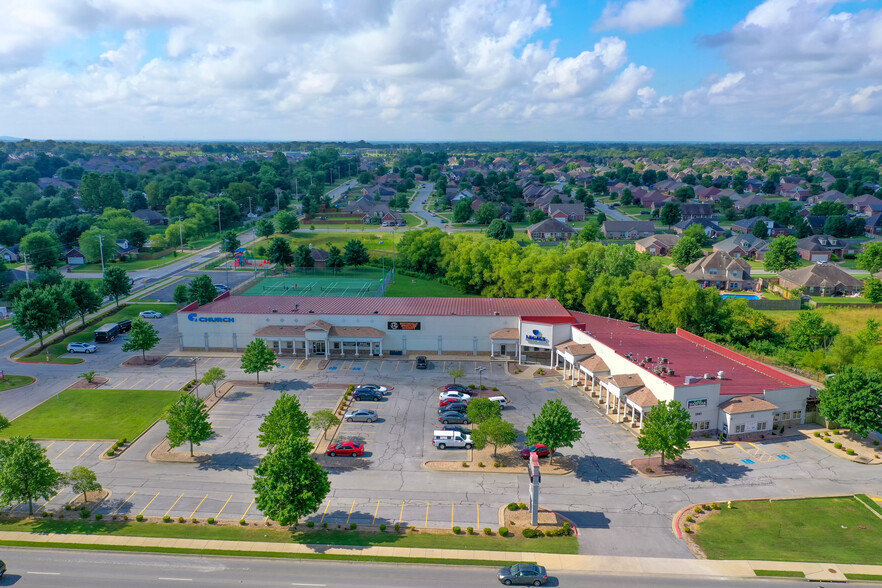 2003 SW Regional Airport Blvd, Bentonville, AR for sale - Building Photo - Image 1 of 1