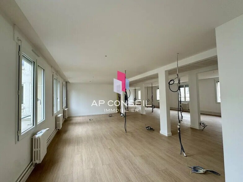 Office in Versailles to rent - Building Photo - Image 3 of 20