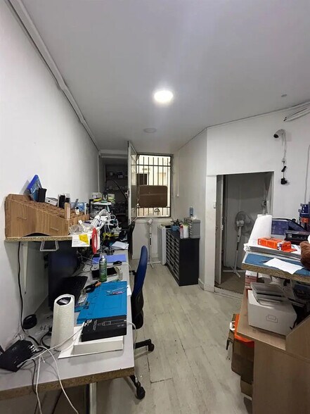 Retail in Paris for sale - Interior Photo - Image 2 of 3