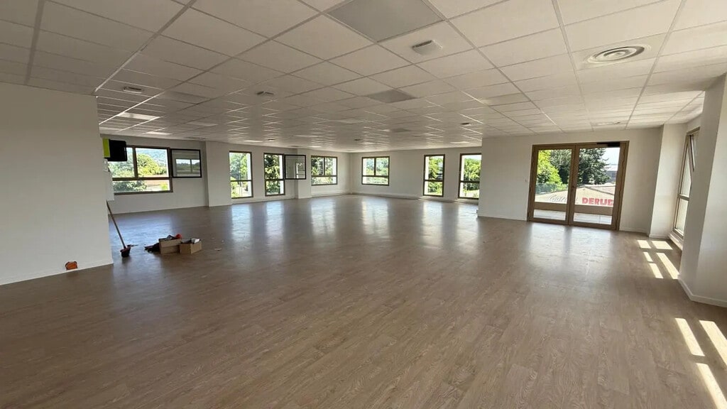 Location Bureaux 95 m² à 171 m² - Photo 1