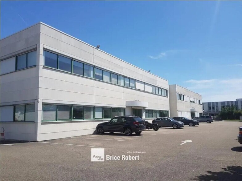 6 Rue Du Dauphiné, Vaulx-en-Velin to rent - Building Photo - Image 1 of 6