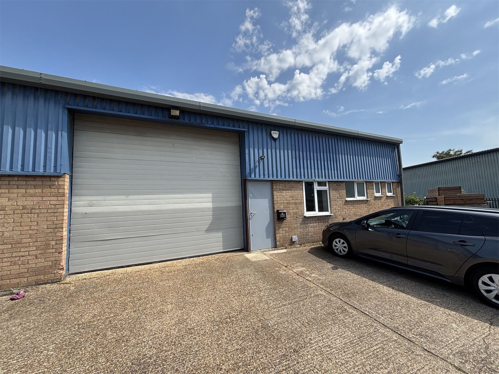 Meadow Drov, Earith to rent Building Photo- Image 1 of 3