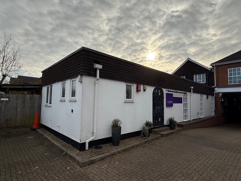 15 The Broadway, Beaconsfield for sale - Building Photo - Image 3 of 6