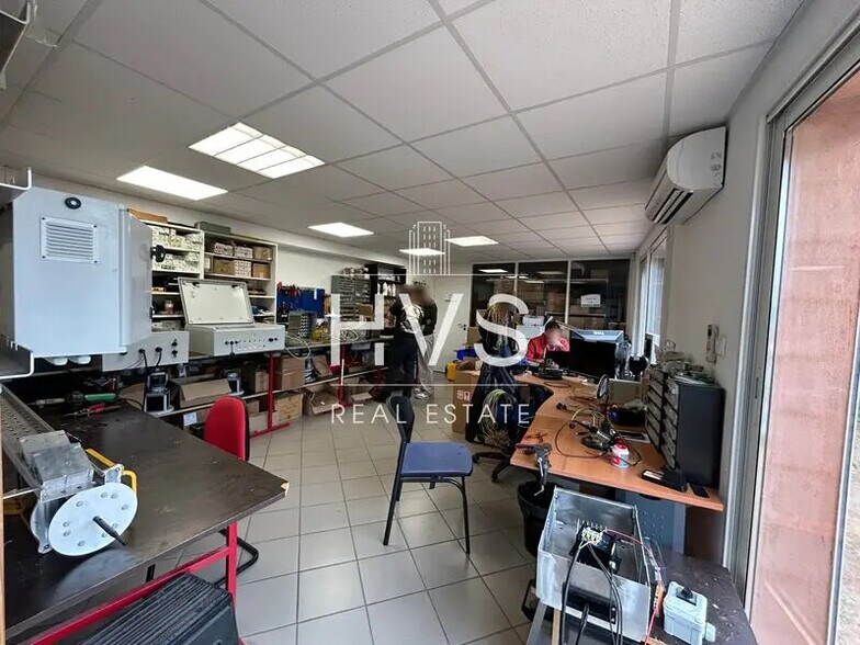 Office in Aix-en-Provence to rent - Interior Photo - Image 2 of 6